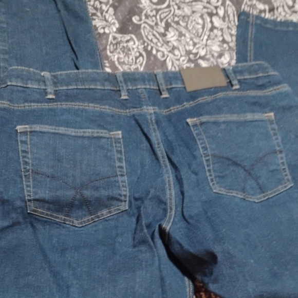 Classic Blue Women's Jeans - Picture 5 of 5